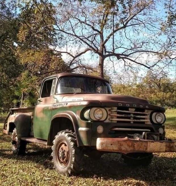 custom trucks 33 Powerful Custom Trucks That Rule The Roads (33 photos)