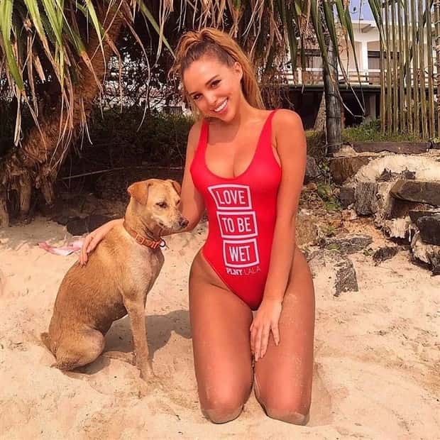 hot girls and dogs 1 Hot Girls With Dogs (30 photos)