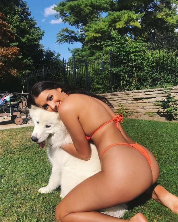 hot girls and dogs 3 Hot Girls With Dogs (30 photos)