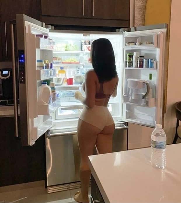 hot girls peeking inside the fridge 22 Hot Girls Peek Inside Fridge (25 photos)