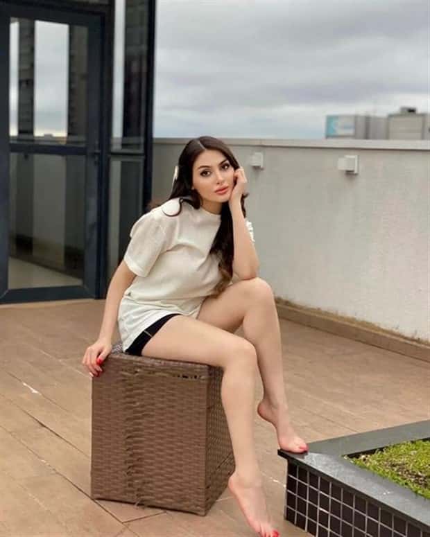 Hot Girls with Beautiful Legs #63 (26 photos)