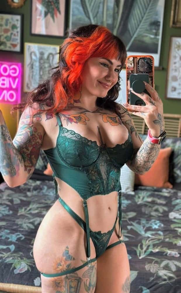 hot inked girls 20 Hot Tattooed Girls #28 (22 photos)