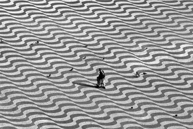 optical tricks 9 23 Optical Tricks That Will Confuse Your Vision (23 photos)