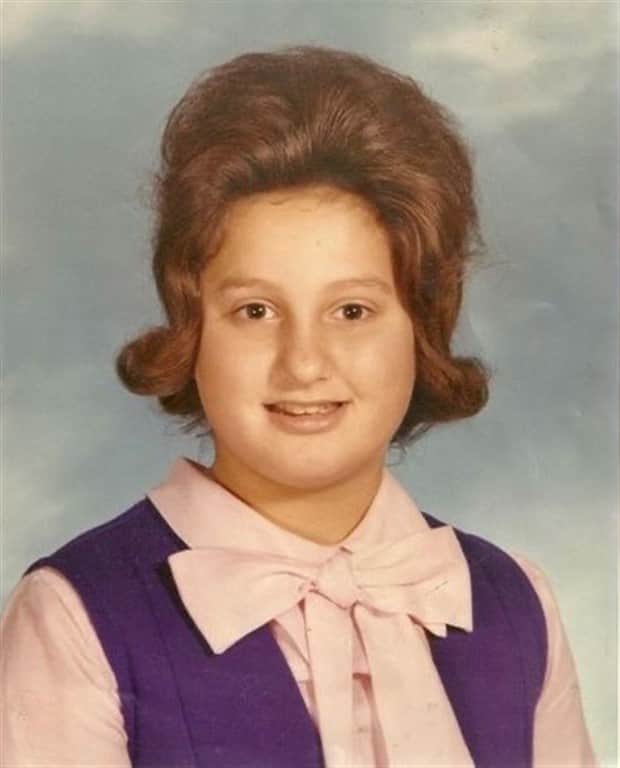 1960s hairstyles 16 1960s Hairstyles That Can Stay Retired (25 photos)