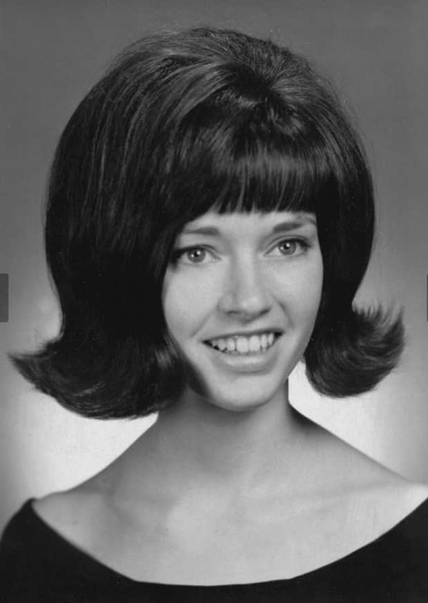 1960s hairstyles 21 1960s Hairstyles That Can Stay Retired (25 photos)
