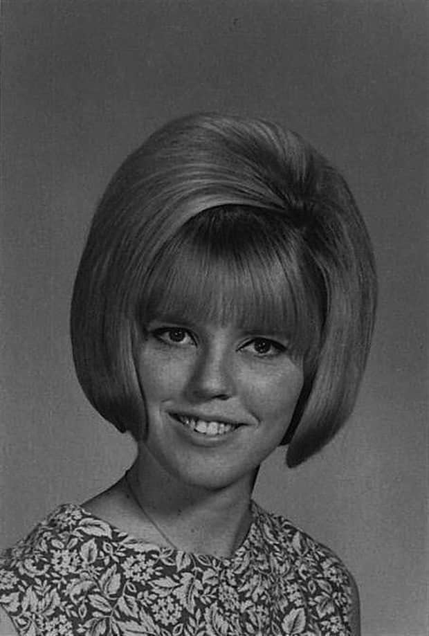 1960s hairstyles 23 1960s Hairstyles That Can Stay Retired (25 photos)
