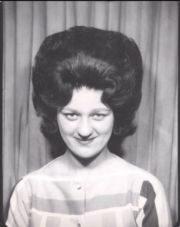 1960s hairstyles 24 1960s Hairstyles That Can Stay Retired (25 photos)