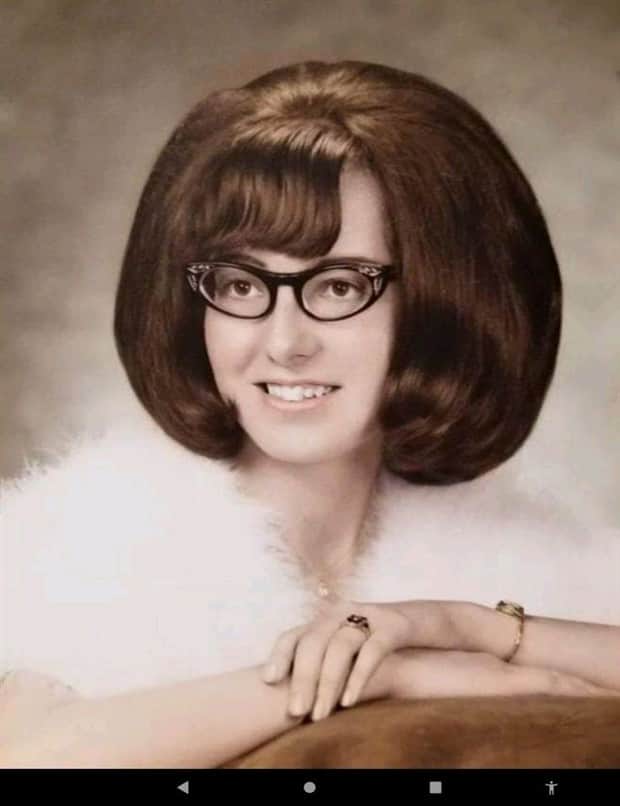 1960s hairstyles 25 1960s Hairstyles That Can Stay Retired (25 photos)