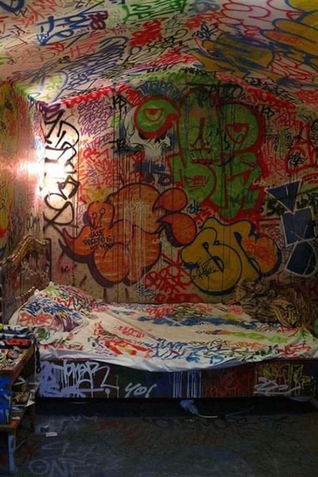 Unusual Bedrooms That Redefine Sleep (25 photos)