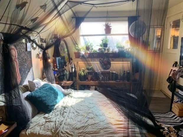 Unusual Bedrooms That Redefine Sleep (25 photos)