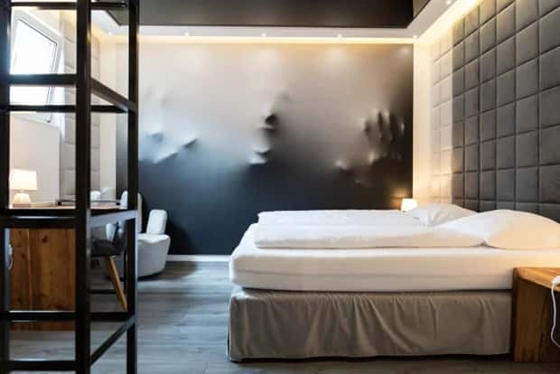Unusual Bedrooms That Redefine Sleep (25 photos)