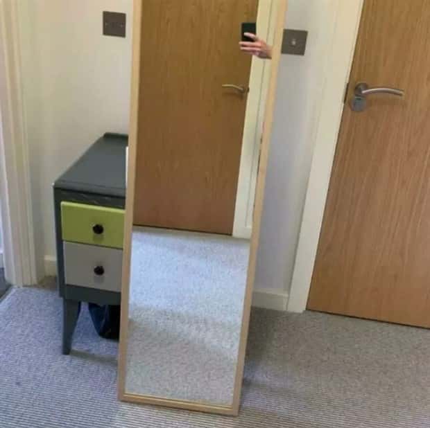 Mirror Selfie Fails That Reflect Chaos (18 photos)