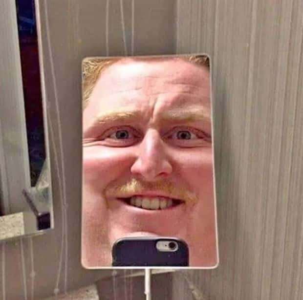 Mirror Selfie Fails That Reflect Chaos (18 photos)