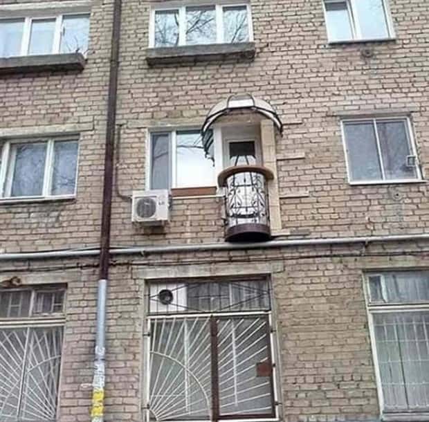 Bizarre Balconies Spotted Across Russia (24 photos)