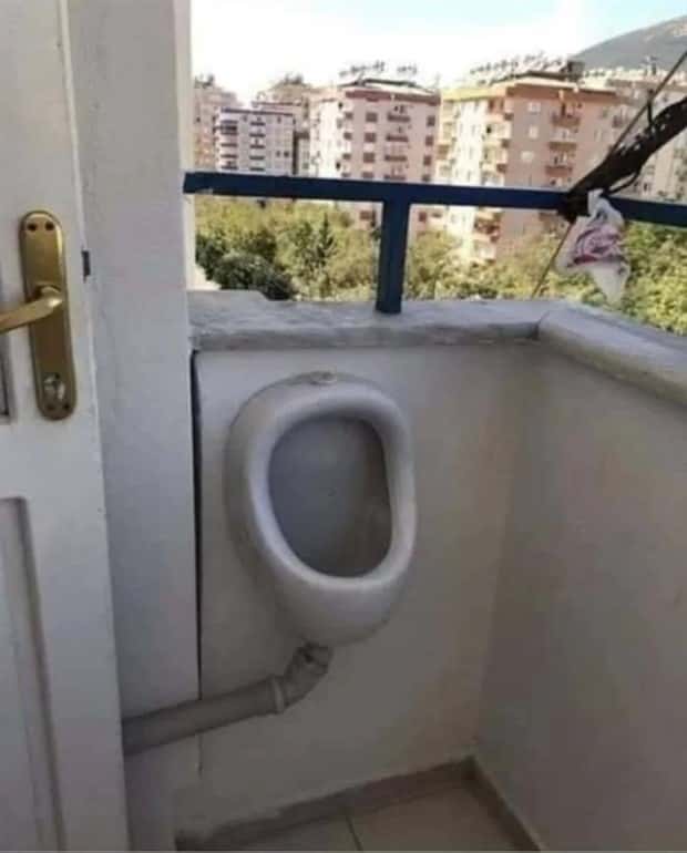 Bizarre Balconies Spotted Across Russia (24 photos)