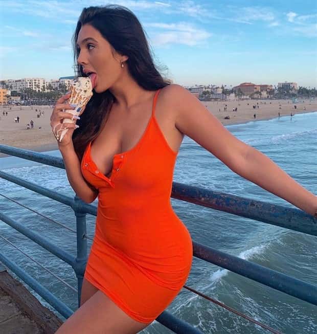 Hot Girls in Tight Dresses #62 (24 photos)