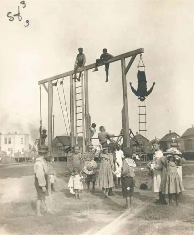 shocking vintage playgrounds 10 Vintage Playgrounds That Shock Today (30 photos)