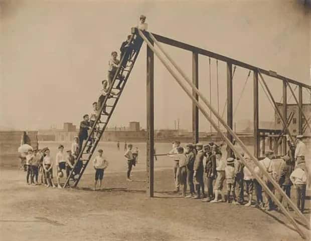 shocking vintage playgrounds 11 Vintage Playgrounds That Shock Today (30 photos)
