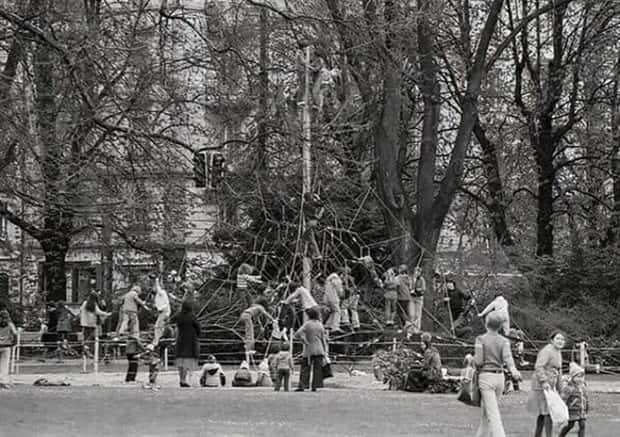 shocking vintage playgrounds 14 Vintage Playgrounds That Shock Today (30 photos)