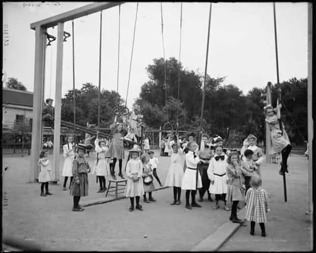 shocking vintage playgrounds 3 Vintage Playgrounds That Shock Today (30 photos)