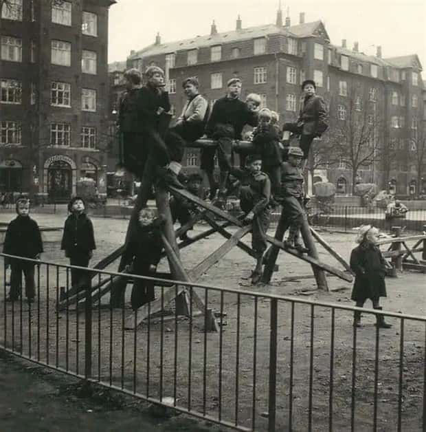 shocking vintage playgrounds 7 Vintage Playgrounds That Shock Today (30 photos)