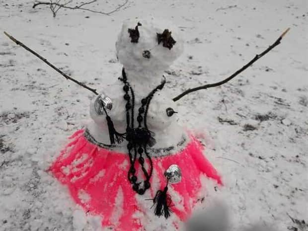 Oddly Funny Snow Creations People Made (21 photos)
