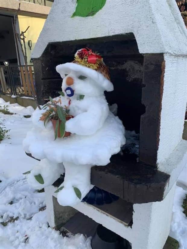 Oddly Funny Snow Creations People Made (21 photos)