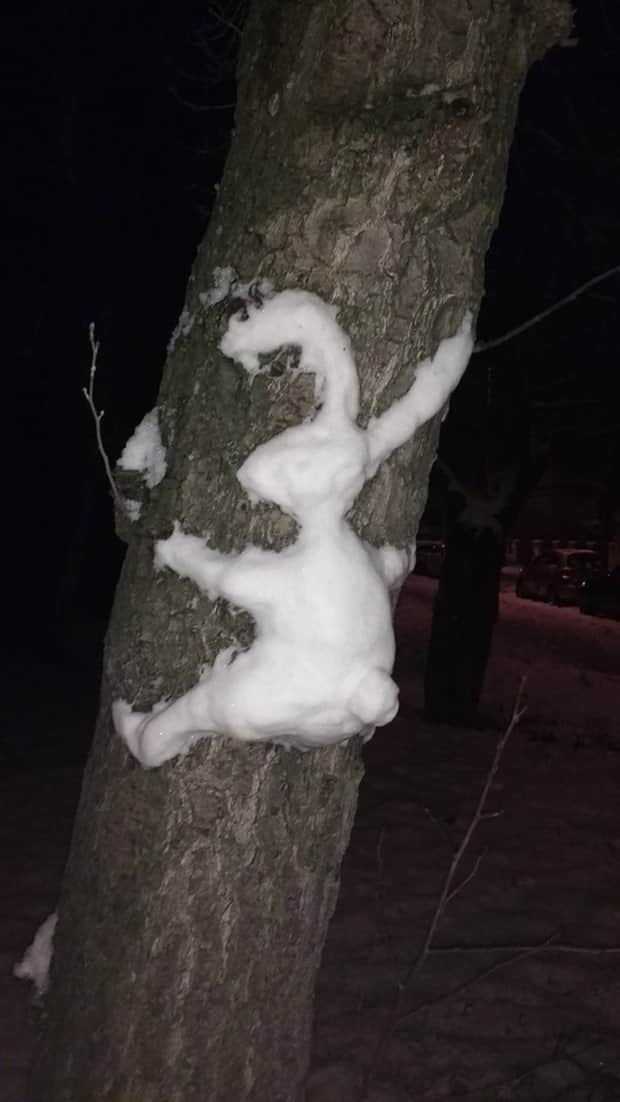 Oddly Funny Snow Creations People Made (21 photos)