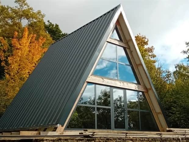 Dreamy Cabins Hidden In Forests (25 photos)