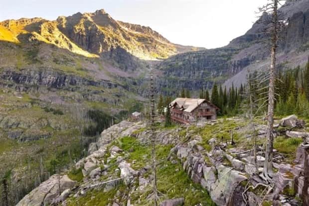 Dreamy Cabins Hidden In Forests (25 photos)