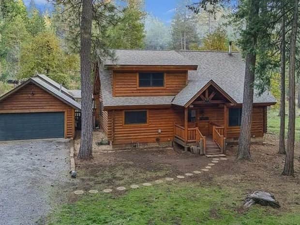 Dreamy Cabins Hidden In Forests (25 photos)