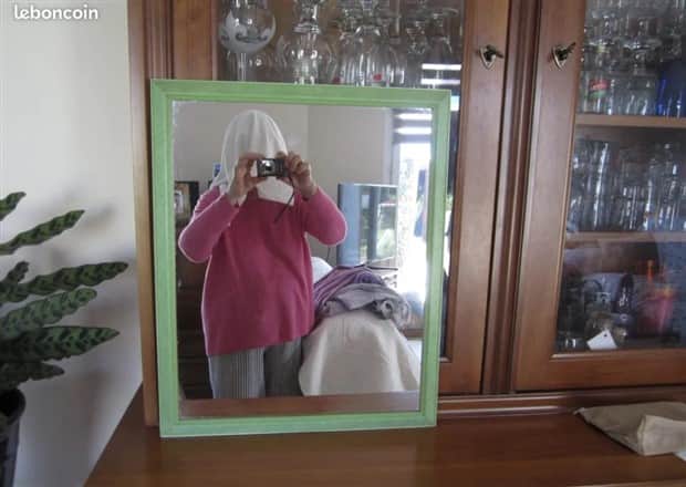 funny mirror sellers 16 Mirror Sellers Caught in Reflections (28 photos)