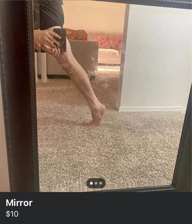 funny mirror sellers 20 Mirror Sellers Caught in Reflections (28 photos)