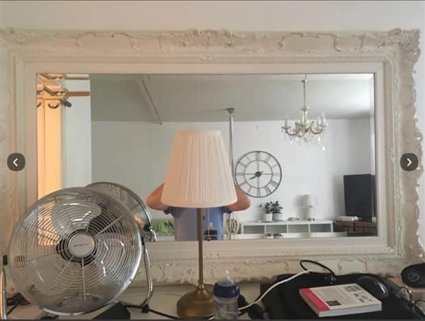 funny mirror sellers 24 Mirror Sellers Caught in Reflections (28 photos)