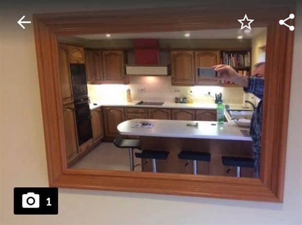 funny mirror sellers 4 Mirror Sellers Caught in Reflections (28 photos)