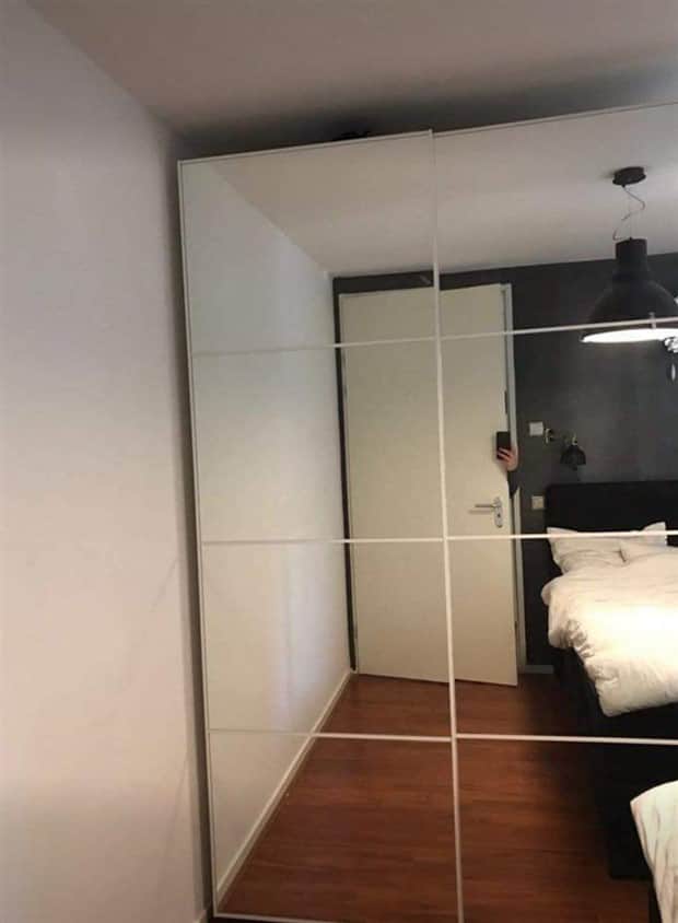 funny mirror sellers 5 Mirror Sellers Caught in Reflections (28 photos)