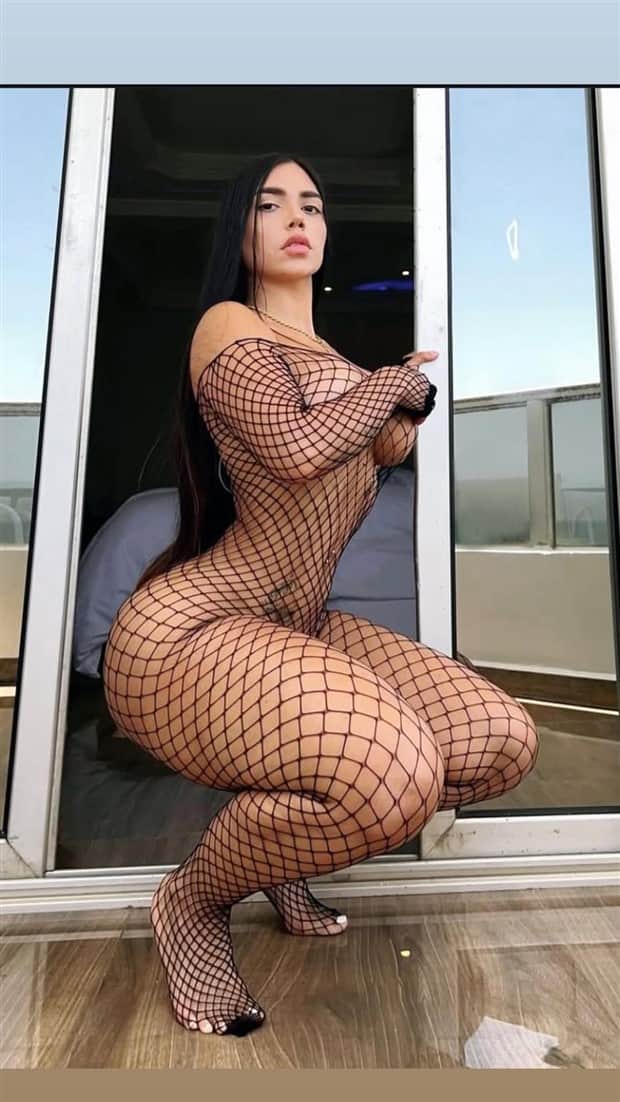 Hot Girls in Seductive Mesh Outfits #11 (19 photos)