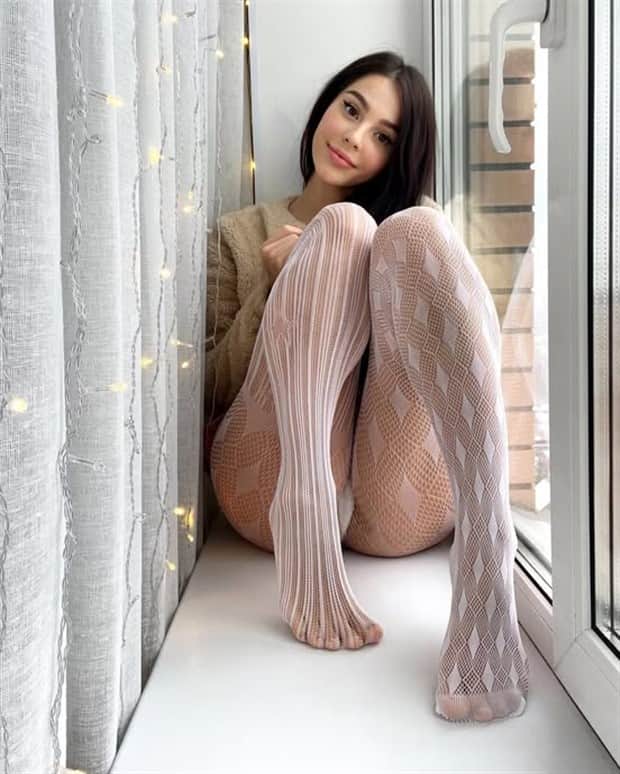 Hot Girls in Seductive Mesh Outfits #11 (19 photos)