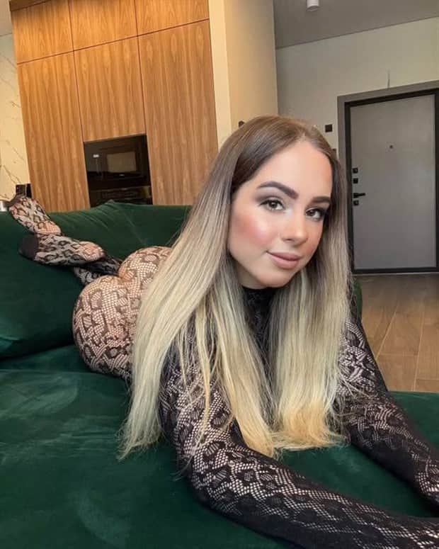 Hot Girls in Seductive Mesh Outfits #11 (19 photos)