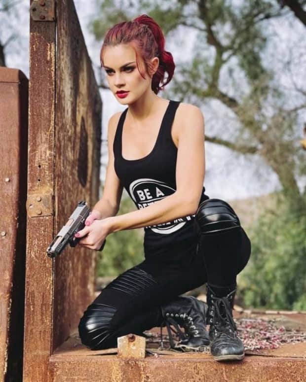 Hot Girls with Guns #18 (23 photos)