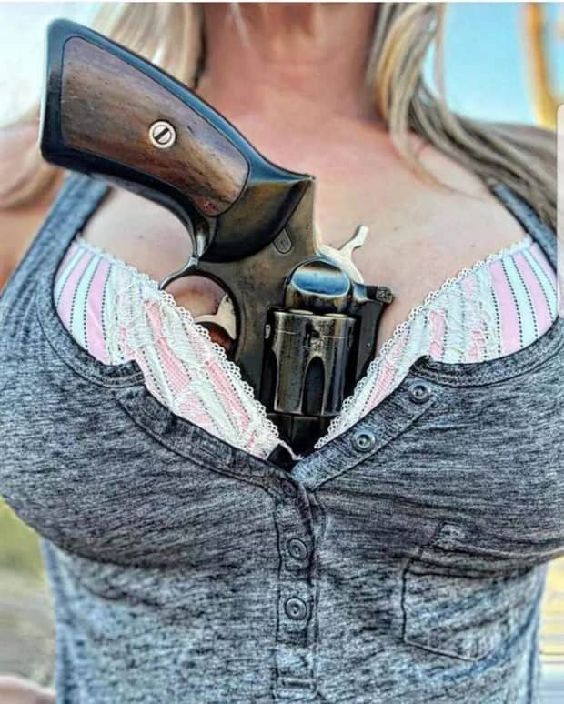 Hot Girls with Guns #18 (23 photos)