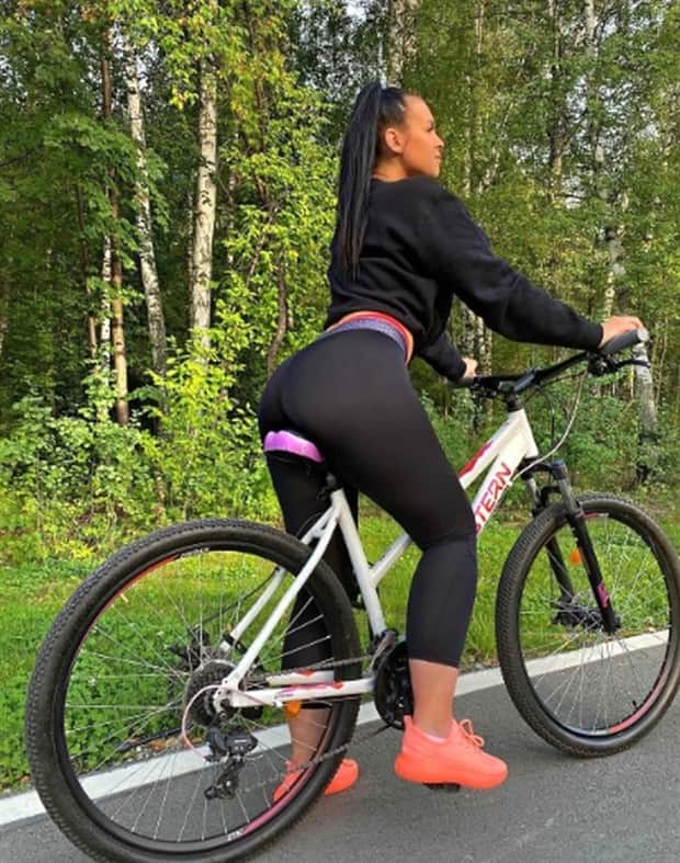hot girls riding bicycles 20 Hot Girls on Bicycles #18 (20 photos)