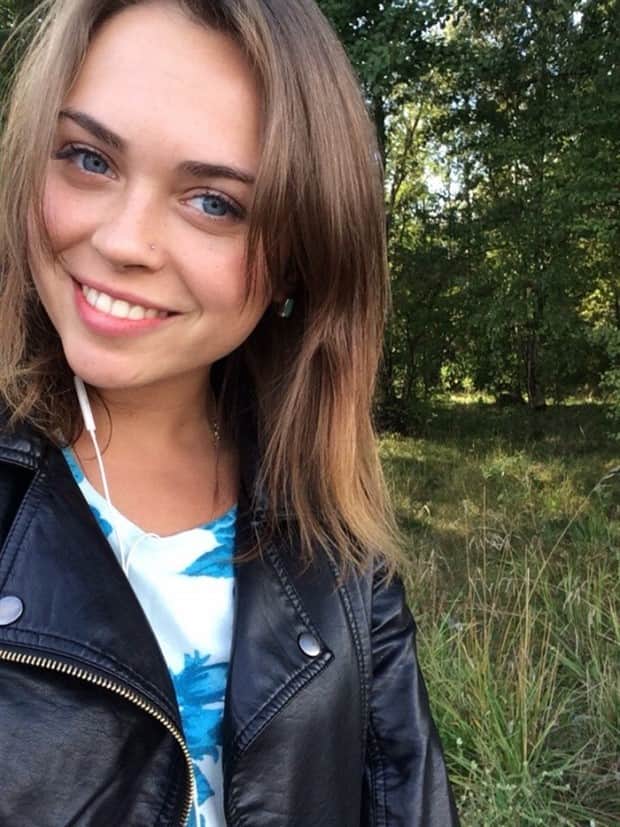 hot girls smiling 6 Hot Girls with Disarming Smile #10 (19 photos)