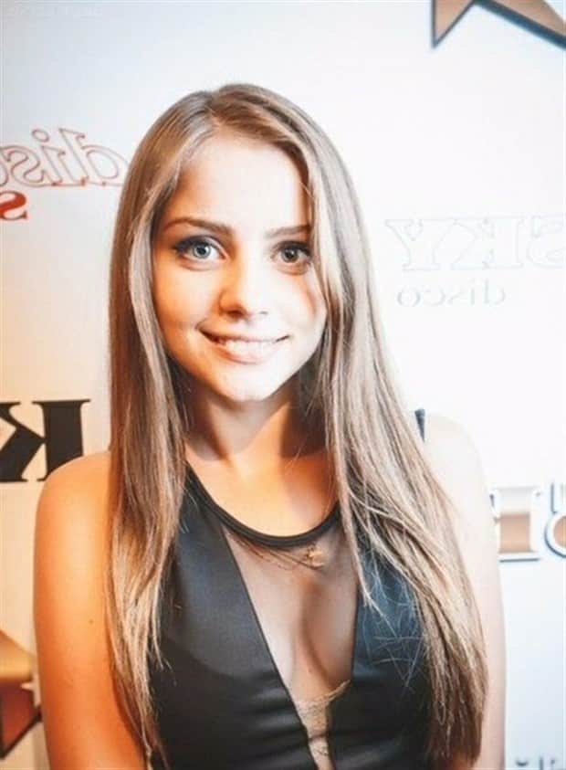 hot girls smiling 7 Hot Girls with Disarming Smile #10 (19 photos)