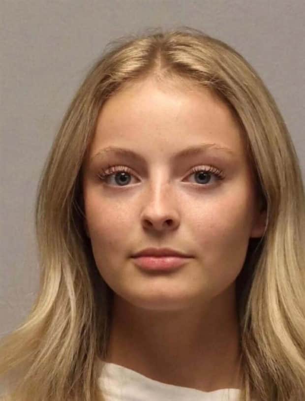 pretty girls in mugshots 16 Pretty Faces Spotted in Mugshots (17 photos)