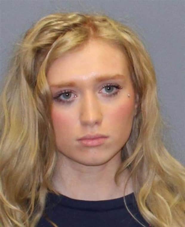 pretty girls in mugshots 3 Pretty Faces Spotted in Mugshots (17 photos)