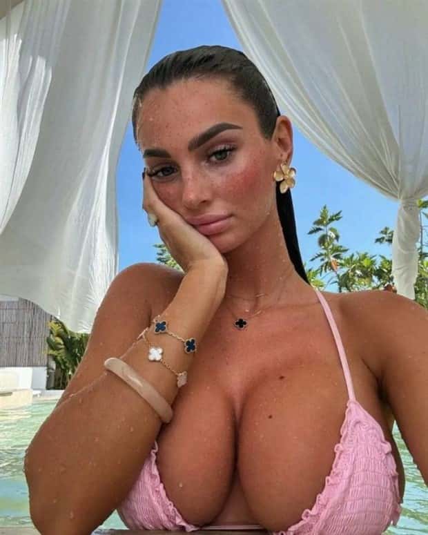 Hot Busty Girls #71 (23 photos)