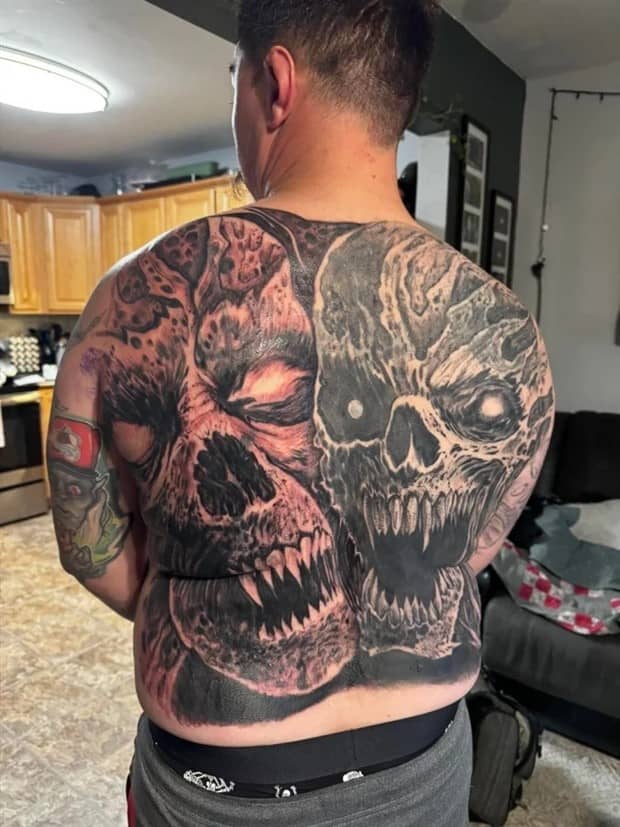 18 Bizarre Tattoos With Unclear Meanings (18 photos)