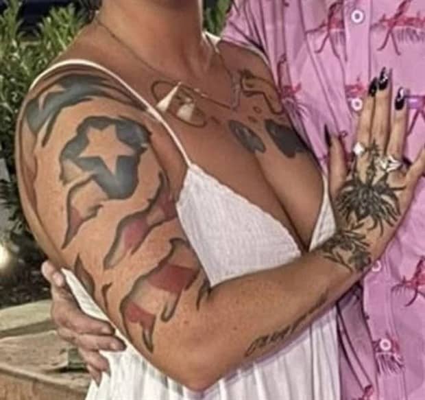 18 Bizarre Tattoos With Unclear Meanings (18 photos)