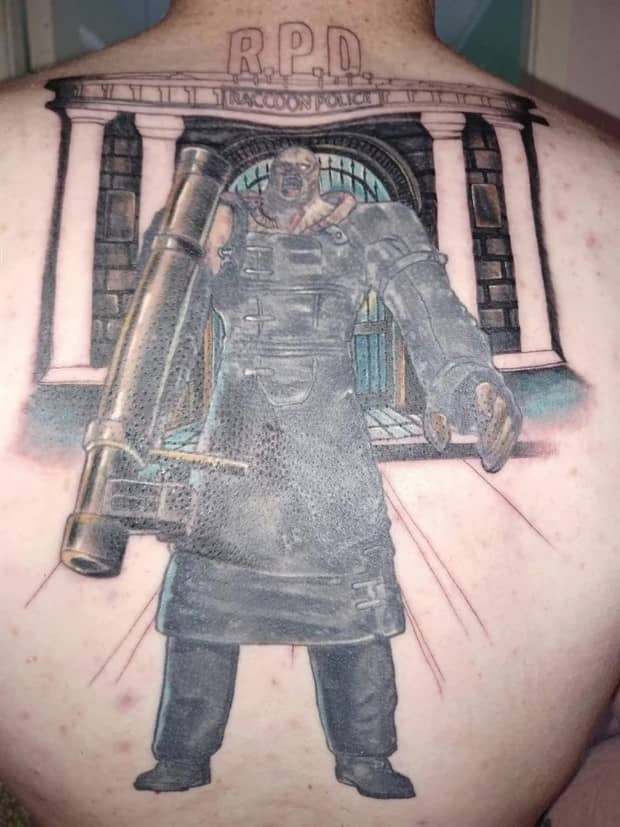 18 Bizarre Tattoos With Unclear Meanings (18 photos)